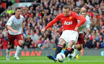 Rooney kemur united yfir r vtaspyrnu.